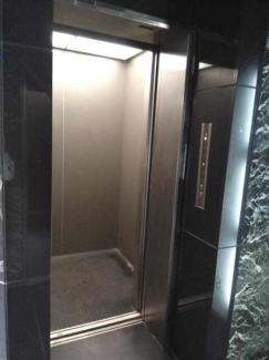 駐車後、地上へ向かうエレベーターです。