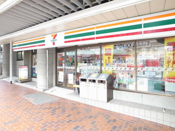 セブンイレブン阪急春日野道駅前店まで331m