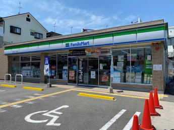 ファミリーマート八尾木北二丁目店まで149m