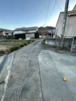 【前面道路含む現地写真】