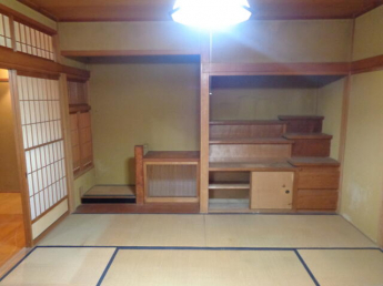 すぐ横になれる和室は、みんながほっと一息つける空間