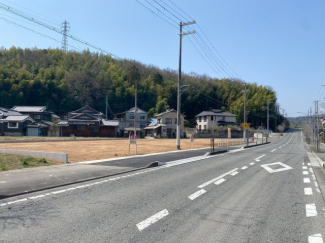 【前面道路含む現地写真】