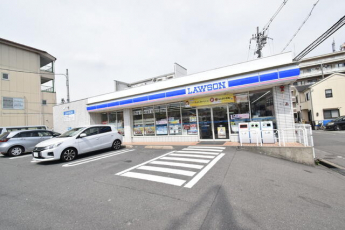 ローソン 新枚方岡東町店まで750m