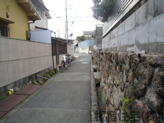 【前面道路含む現地写真】