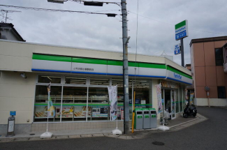 ファミリーマート ＪＲ大和小泉駅前店まで169m
