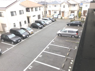 敷地内に駐車場があります