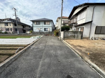 【前面道路含む現地写真】