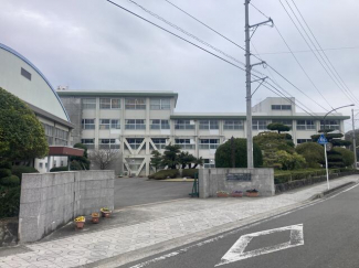 今治市立菊間中学校まで2700m