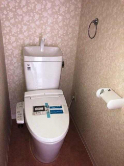 温水洗浄器付きの洋式トイレを新設致しました～！
