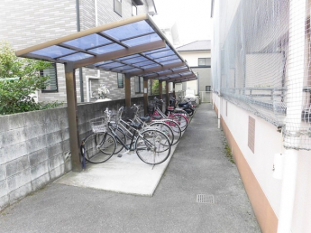 ★屋根つき自転車置場です