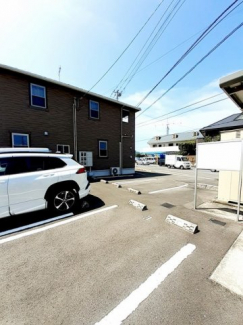 駐車場があるので、車を買う予定の方も安心です