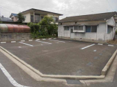 松山市南梅本町の駐車場の画像