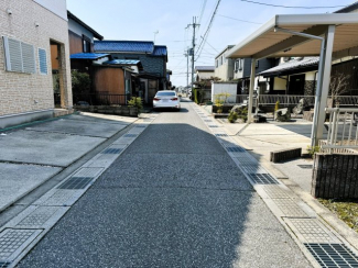 【前面道路含む現地写真】