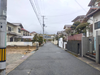 【前面道路含む現地写真】