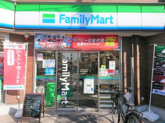 ファミリーマート 堺初芝駅前店まで217m