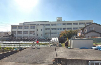 松原市立中央小学校まで883m