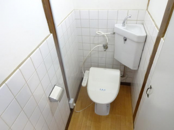 温水洗浄便座付きのトイレです。