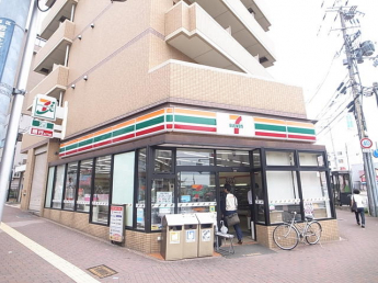 セブンイレブン神戸灘岩屋駅前店まで24m