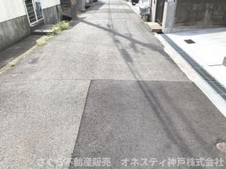 【前面道路含む現地写真】