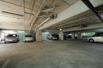地下駐車場（一部地上部分あり）