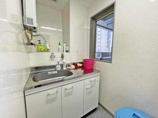 アーバン昭和町ビル　２階５６．４㎡　角立地　ＥＶ有　共用トイレ綺麗の画像