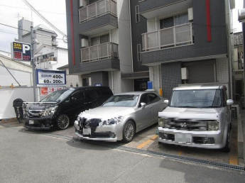 プライムコート・舎利寺　～平成１８年７月建築の鉄骨造３階建マンション～の画像