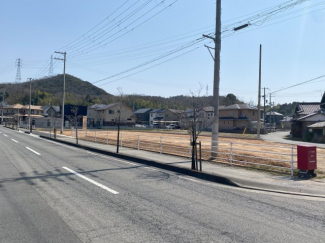 【前面道路含む現地写真】