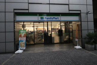 ファミリーマート Ｋ２土佐堀一丁目店まで130m