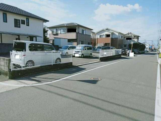 松山市鷹子町の駐車場の画像