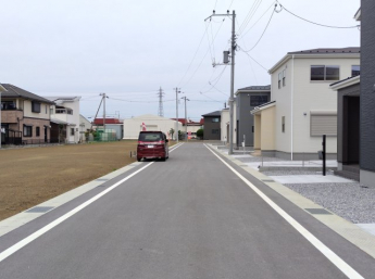 【前面道路含む現地写真】