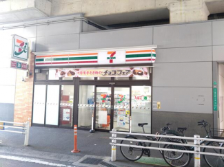 セブンイレブンＪＲ鶴ヶ丘駅前店まで36m