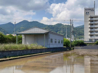 西条市楢木の倉庫の画像