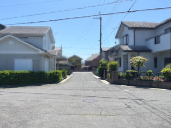 【前面道路含む現地写真】