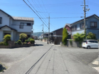 【前面道路含む現地写真】