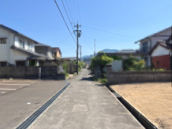 【前面道路含む現地写真】