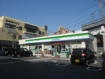 ファミリーマート四條畷岡山東店まで185m