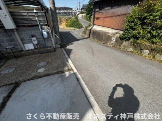 【前面道路含む現地写真】