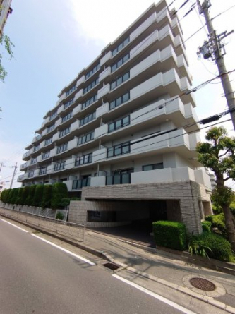 正面エントランス