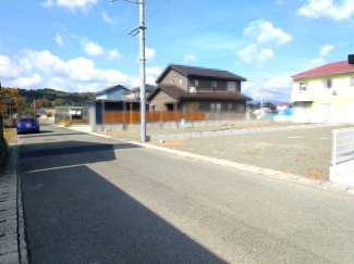 【前面道路含む現地写真】