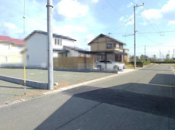 【前面道路含む現地写真】