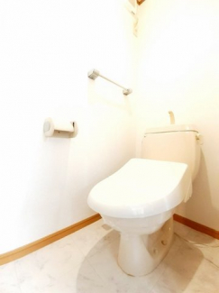 コンパクトで使いやすいトイレです