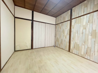 落ち着いた色調の洋室です