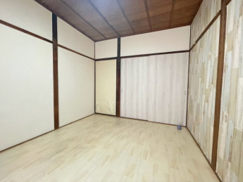 内装は落ち着いています