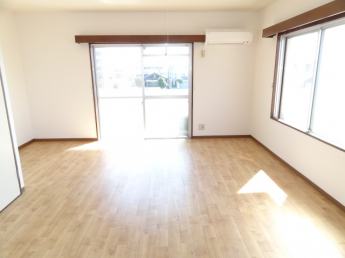 明るい洋室１０帖！