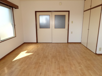 明るい洋室１０帖！