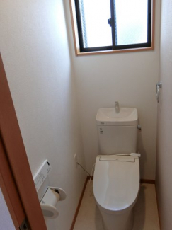 2階のトイレも新調　交換済　もちろんシャワートイレ付です