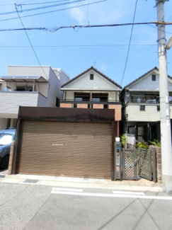 貫禄ある住まいです　前面道路からは室内がみえないのでプライバシーの確保も安心です