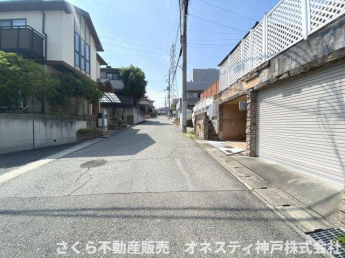 【前面道路含む現地写真】