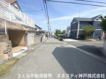 【前面道路含む現地写真】