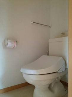 コンパクトで使いやすいトイレです